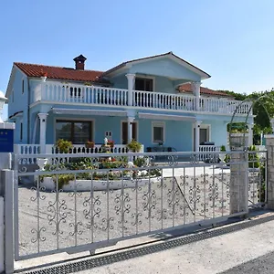  Apartment Maria