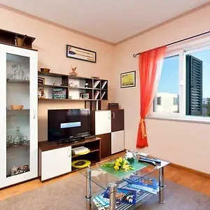 Lucy Apartment Split