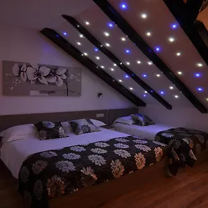 Deluxe & Sarella Apartment Split